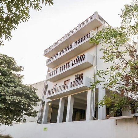 Oyo 71597 The Shivaay Residency Hotel Gurgaon Eksteriør billede