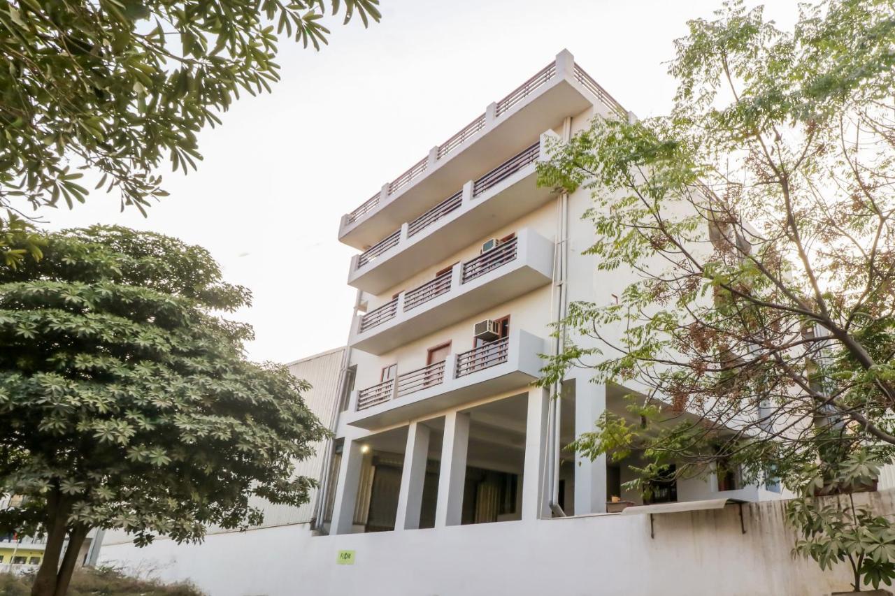 Oyo 71597 The Shivaay Residency Hotel Gurgaon Eksteriør billede